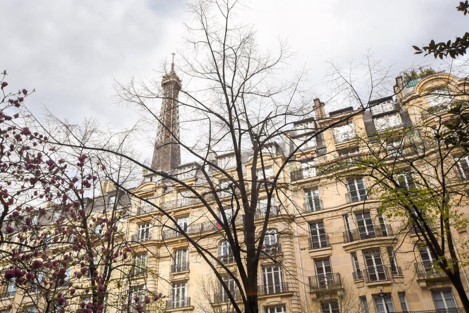 Modern Family Next To The Eiffel Tower Appartement